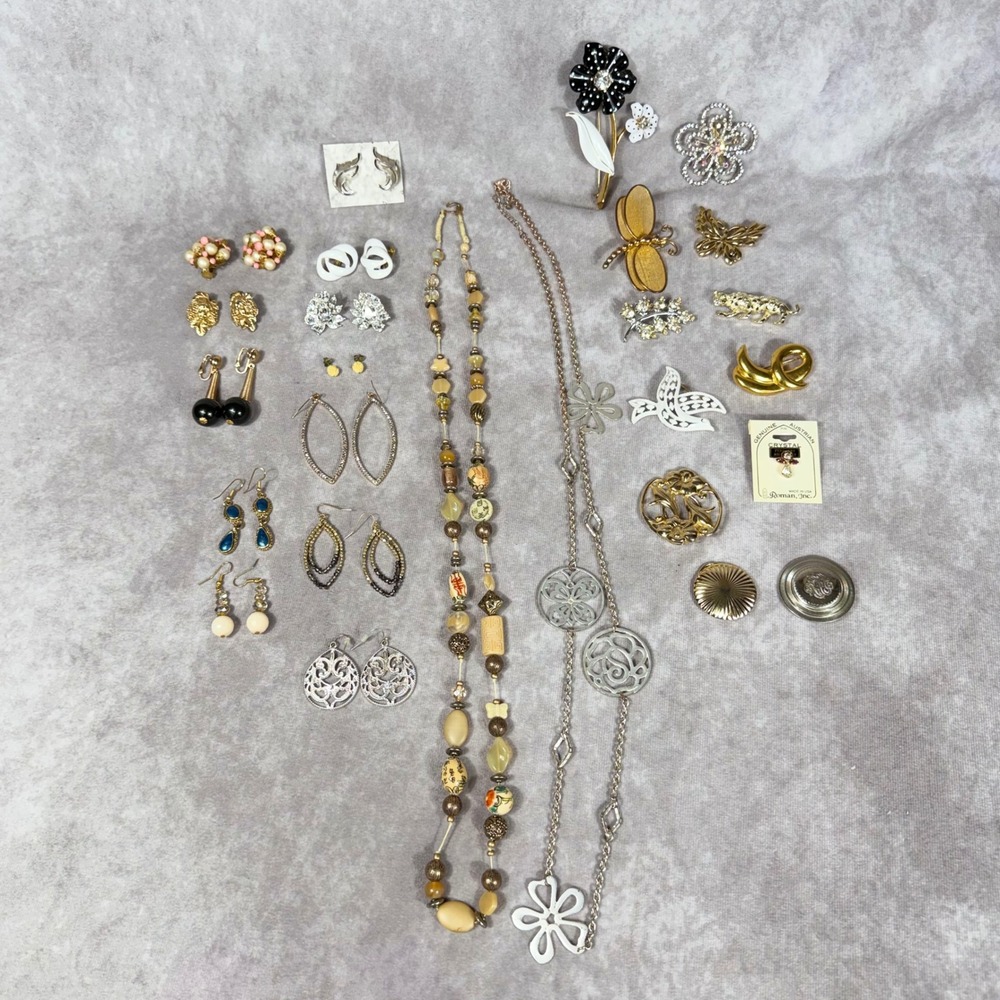 Vtg Estate Costume Jewelry Lot Wearable Signed Trifari Napier Monet Gerrys Mixed